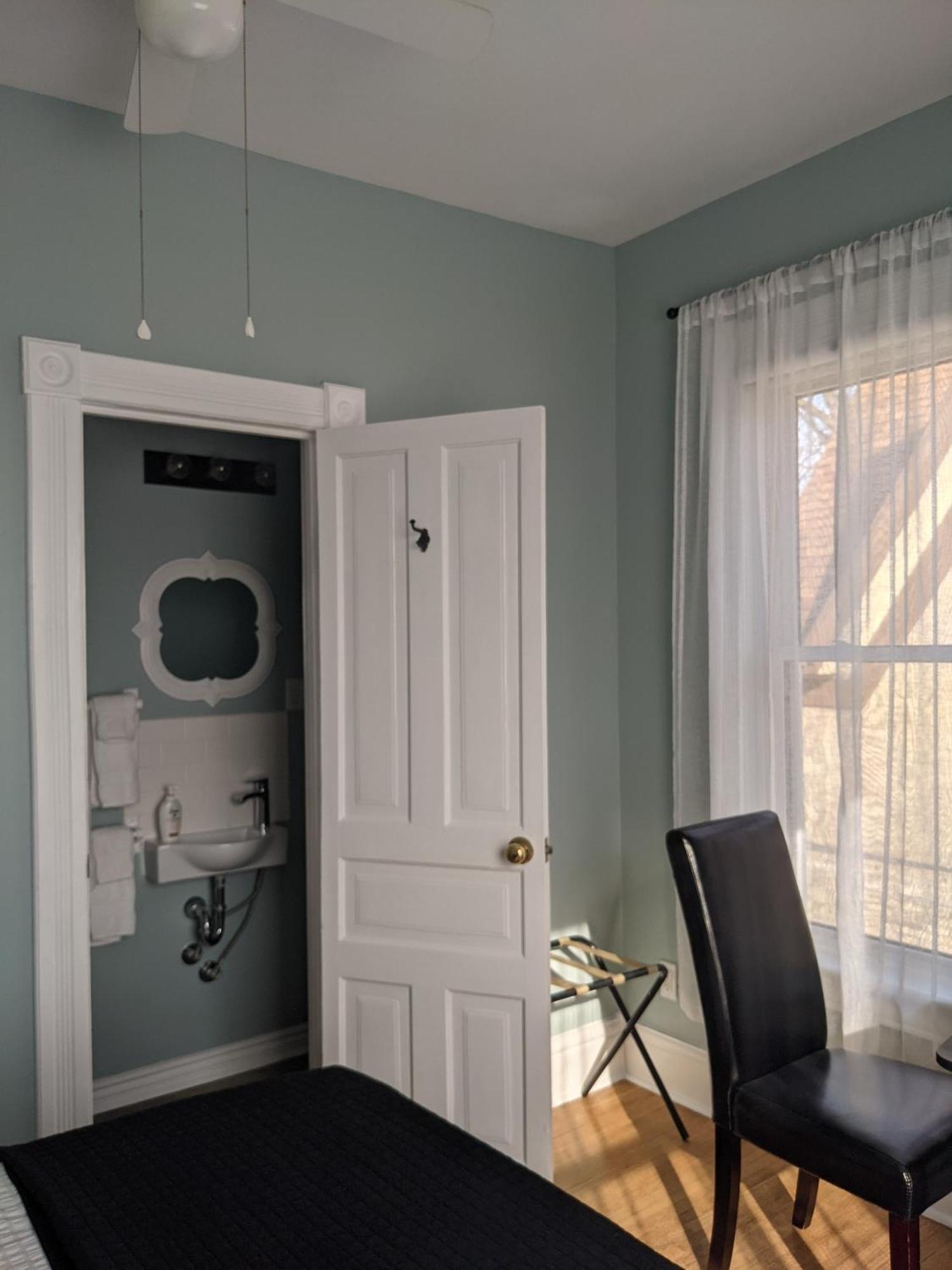 Colborne Bed And Breakfast Ґодріч Номер фото